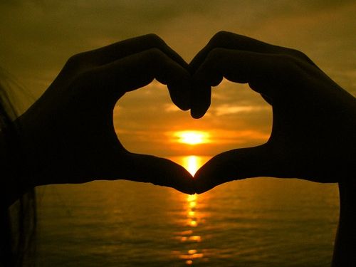 坠入爱河后不可避免的22件事