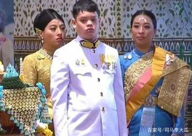 提帮功是唯一王子画像都被人献花苏提达儿子连面都不敢露