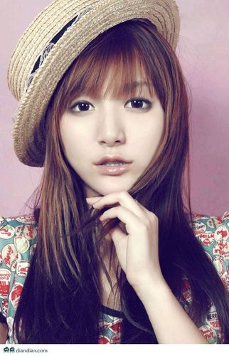 求张日本歌手aimer的正脸照片