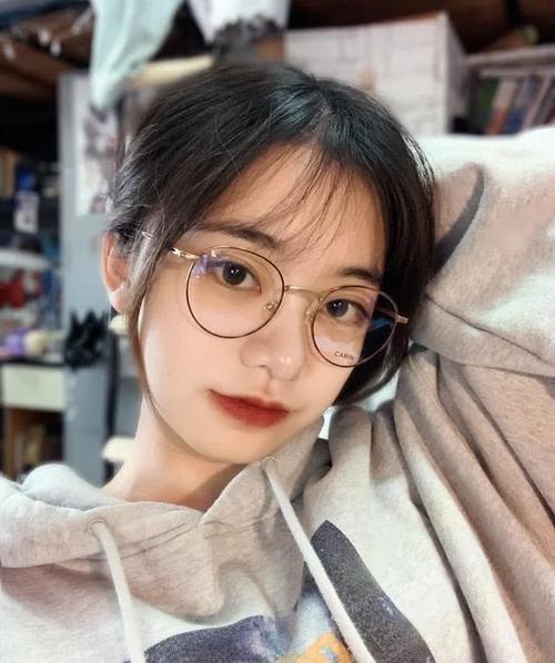 脸上有这"3个"特征的女生,不适合戴眼镜,否则很难脱单