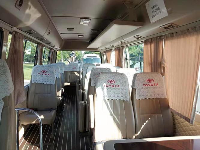 22座丰田考斯特中巴车