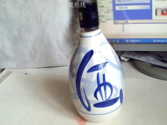 酒瓶;汾酒{草书}瓶底;xinghuacun