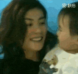 王菲喝醉与窦靖童尬舞,这母女俩犯起二来也太可爱了吧