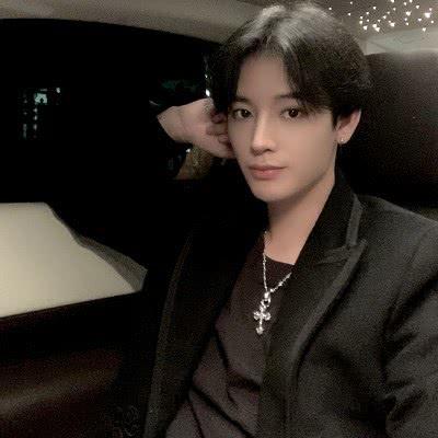 曹司令晒新发型照配文却是鼓励韩安冉这样的友谊我羡慕了