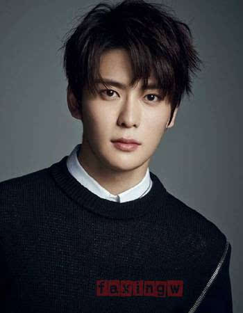 头发长度够的话,还可以稍微烫卷点.