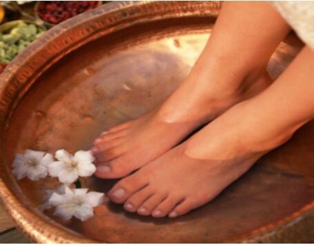 脚气用什么泡脚?推荐脚气治疗偏方!