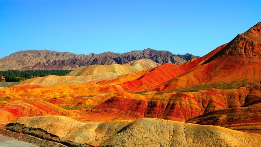 同时用丹霞这个名字作为地理课本当中孩子的名字,自然也是很合适的.