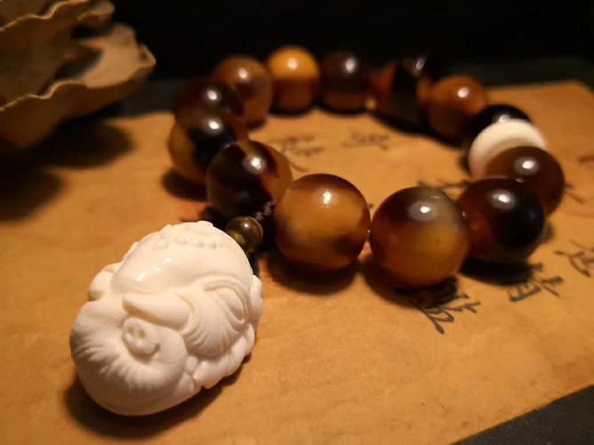 精品红花色射天角圆珠手串西藏传文玩血丝印度牛角手链男女饰品