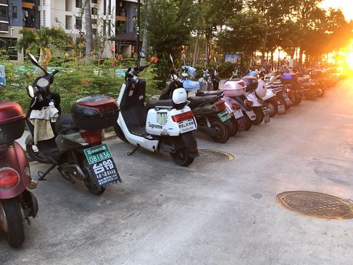 电动车乱停乱放,未在规划停车位内停放.