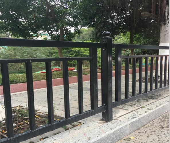 佛山道路人行道护栏价格拦车防撞护栏图片公路方管护栏