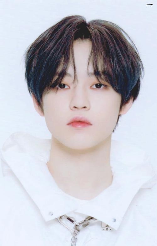 有没有钟辰乐正脸高清美图