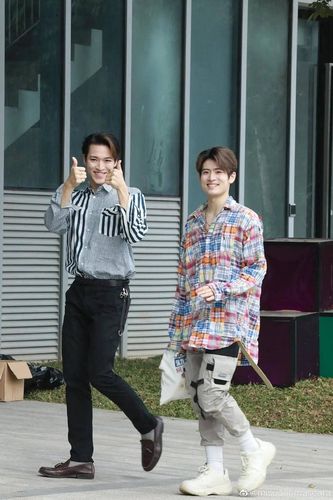 夹缝中磕赞多当队长严肃脸力丸我不会对你们发脾气