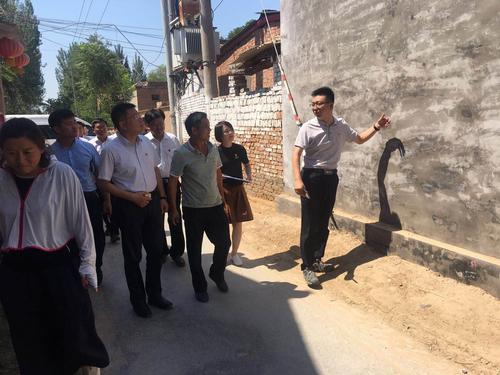 清丰县县委书记冯向军到固城乡张庄里村督导扶贫工作