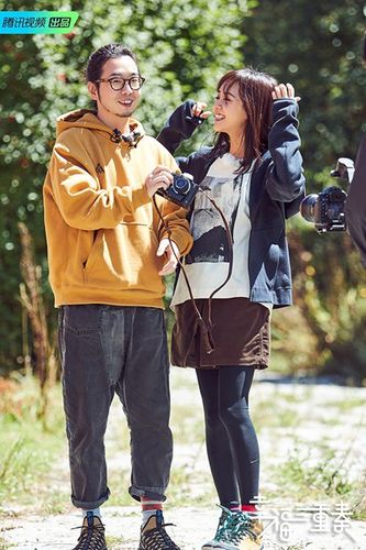 幸福三重奏2》张国立变身灵魂画手 吉娜塑料袋装钱惊呆林依轮 - 综艺
