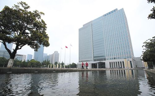 5月22日拍摄的苏州工业园区管委会办公大楼.