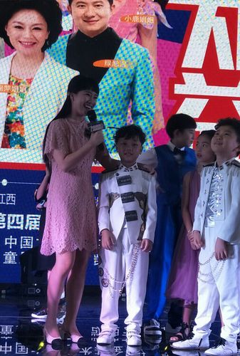 和少儿频道红果果姐姐现场互动!(红果果姐姐好漂亮呀!)