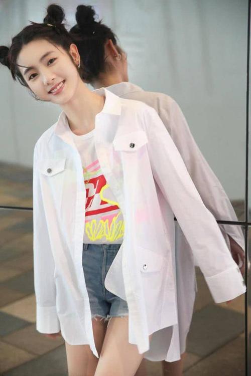 邢菲空降扫楼上演甜蜜暴击 分饰两角还原《流星花园》名场面