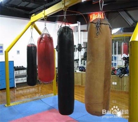 练习拳击怎么打沙袋才能不痛
