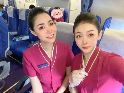 在西航 | 南方航空空姐文雅莉:蓝天是一盏灯,照亮着我