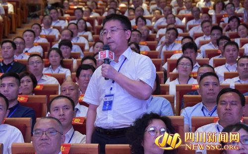 旺苍县人民政府县长余飞宇接受问政余飞宇:看了这个短片,特别是观察团
