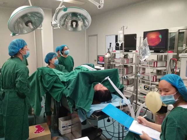 东莞大岭山同仁妇产科医院成功开展一例子宫次全切及腹腔粘连松解术