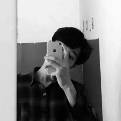 黑白男生头像低调 高清好看低调的黑白男生头像图片