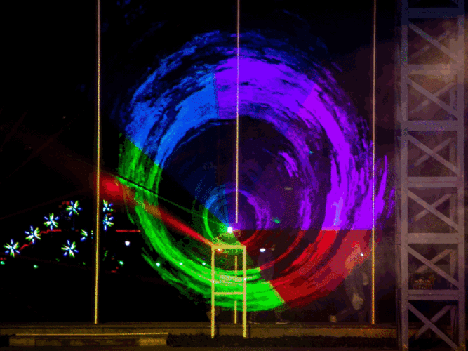 留蓉过年气氛搞起来火树银花点亮成都夜空全家出游长者免费