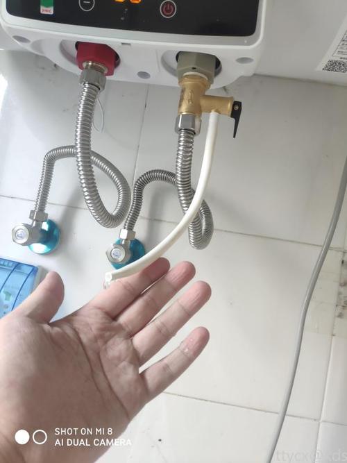 电热水器这个管子怎么烧水时候一直滴水一秒钟两滴