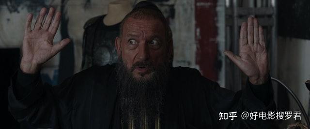 而最后一幕见到这位「记者」用枪指向trevor slattery,相信前者会把
