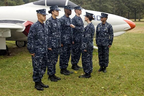 800px-us_navy_081107-n-9999x-002_sailors_wear_the_navy_working