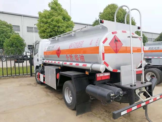 山西东风8吨油罐车