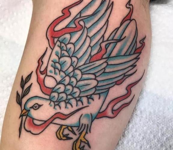 用鸽子血纹身,当时看不出,喝完酒就显原形,这是