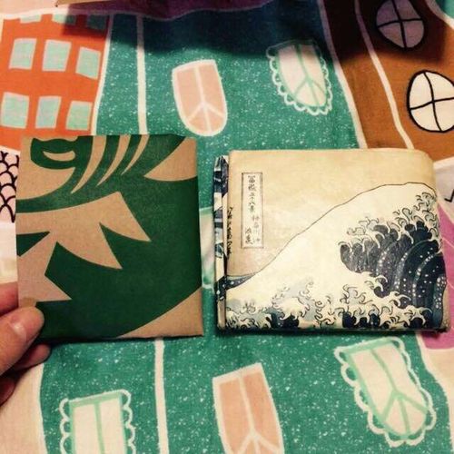 用星巴克的纸袋做个钱包吧