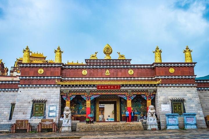 松赞林寺带给我的震撼并不仅仅只是建筑本身的恢宏,更有来自藏传佛教