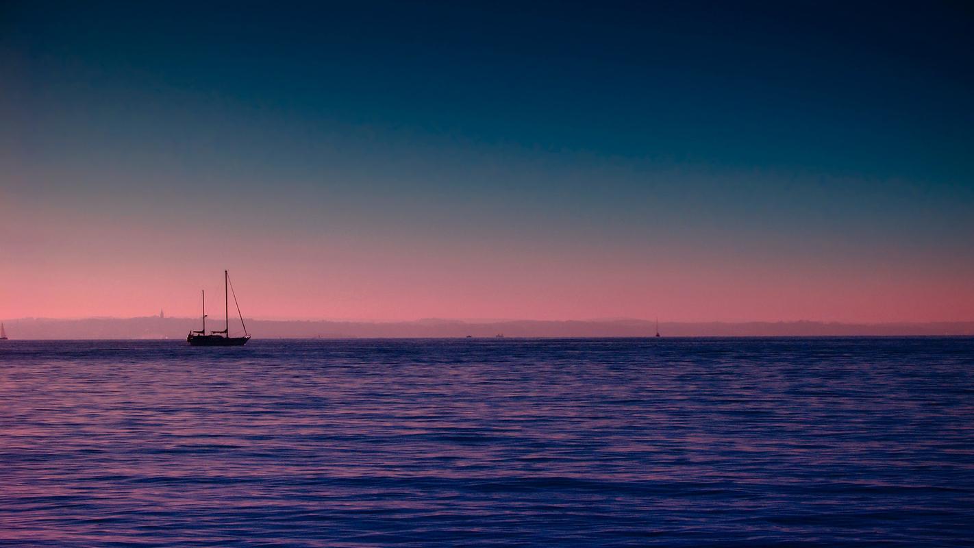 海上帆船风景摄影2k高清宽屏桌面壁纸