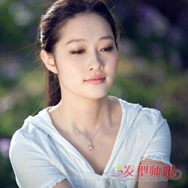 方脸女生适合的扎发发型 瘦小方形脸适合扎什么样的发型(4)
