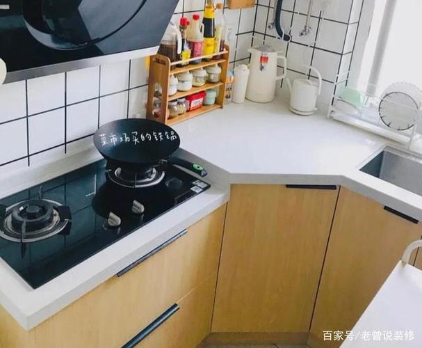 将台面90度角加宽形成"钻石型"转角;多出一个三角形,完美解决切配问题