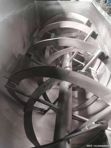 搅拌机性能特点减速机带动轴的旋转速度与桨叶的结构会使物料重力减弱