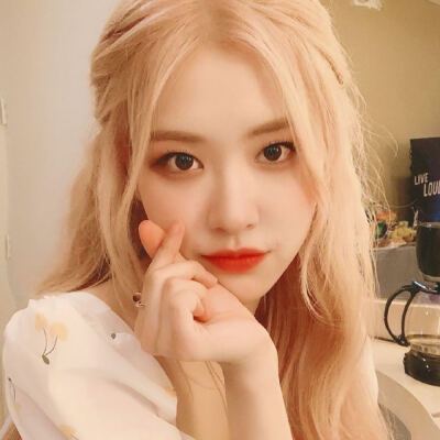 朴彩英金发头像