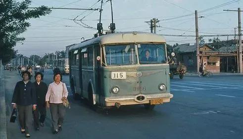 70年代的公交车是这样的