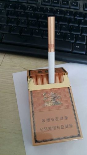 今天花了16元买的黄鹤楼雅香金硬盒怎么跟以前的不一样啊,烟嘴变成
