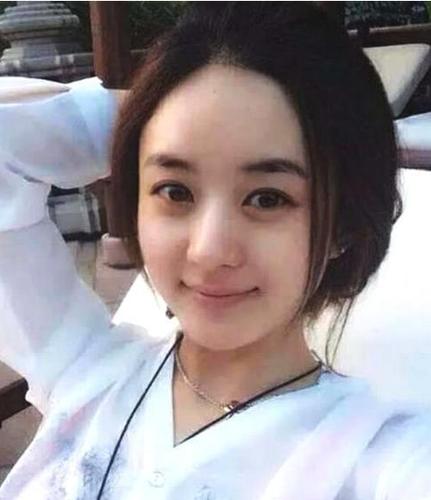 赵丽颖孕后素颜出镜发福明显胖成贾玲网友这才是孕妇样