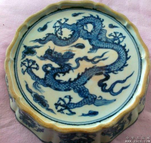 明代青花龙图案洗