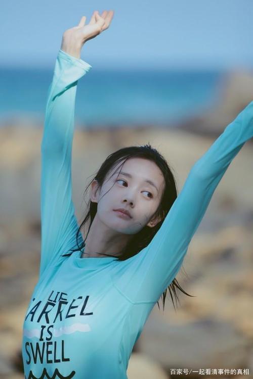 李一桐海岛度假照 素颜少女感爆棚惹人大赞