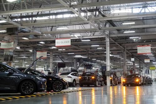 特斯拉工厂厂房内景