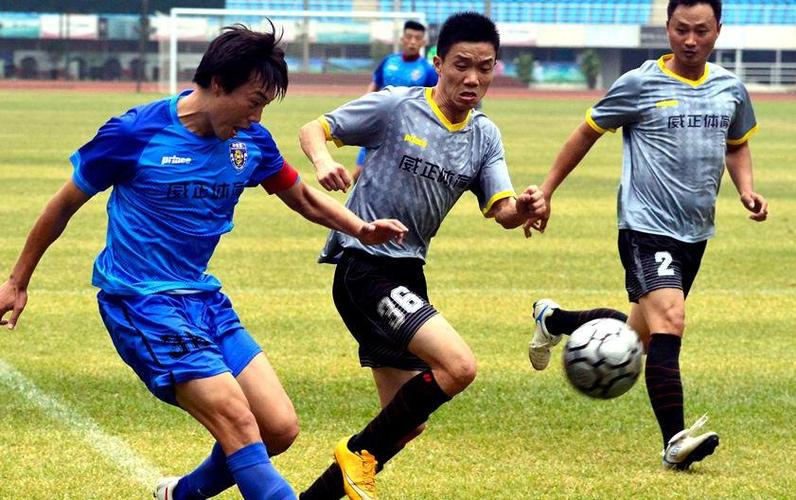 豫冠联赛:洛阳中辉煌队10:0大胜信阳市足球队
