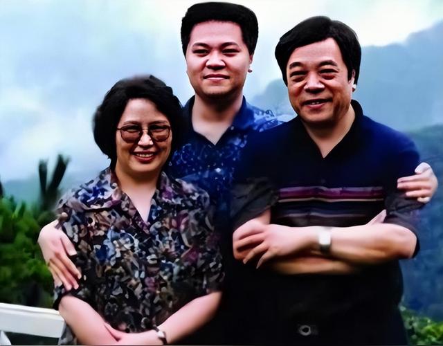 他的儿子赵方对此悲痛不已,发长文追忆父亲的一生.