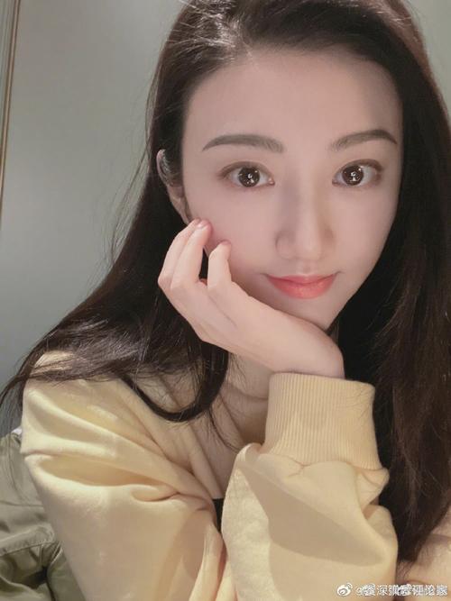 景甜晒自拍营业##景甜托脸自拍营业