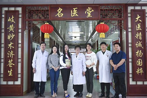 素朴中医院工作人员很荣幸能够与我国中医药外治领域翘楚专家深度接触