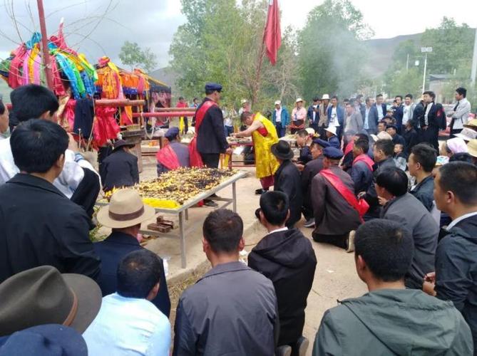 不但满足了汉藏人民的精神生活,更加促进了洮州的龙神庙会集庙会,集会